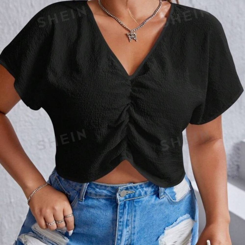 SHEIN Women’s Black Crop top size 1XL‎